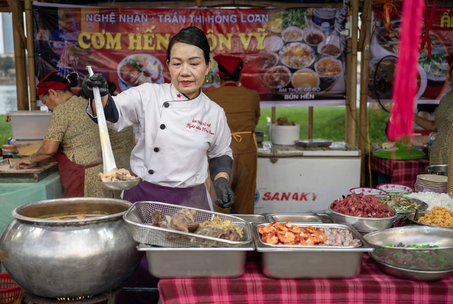 Den Hue dip nay, du khach gan xa se duoc thuong thuc nhieu mon am thuc nhieu mien to quoc hoi tu ve Hue trong khuon kho chuong trinh “Hue - Kinh do am thuc” to chuc tu 29.4 den 2.5.