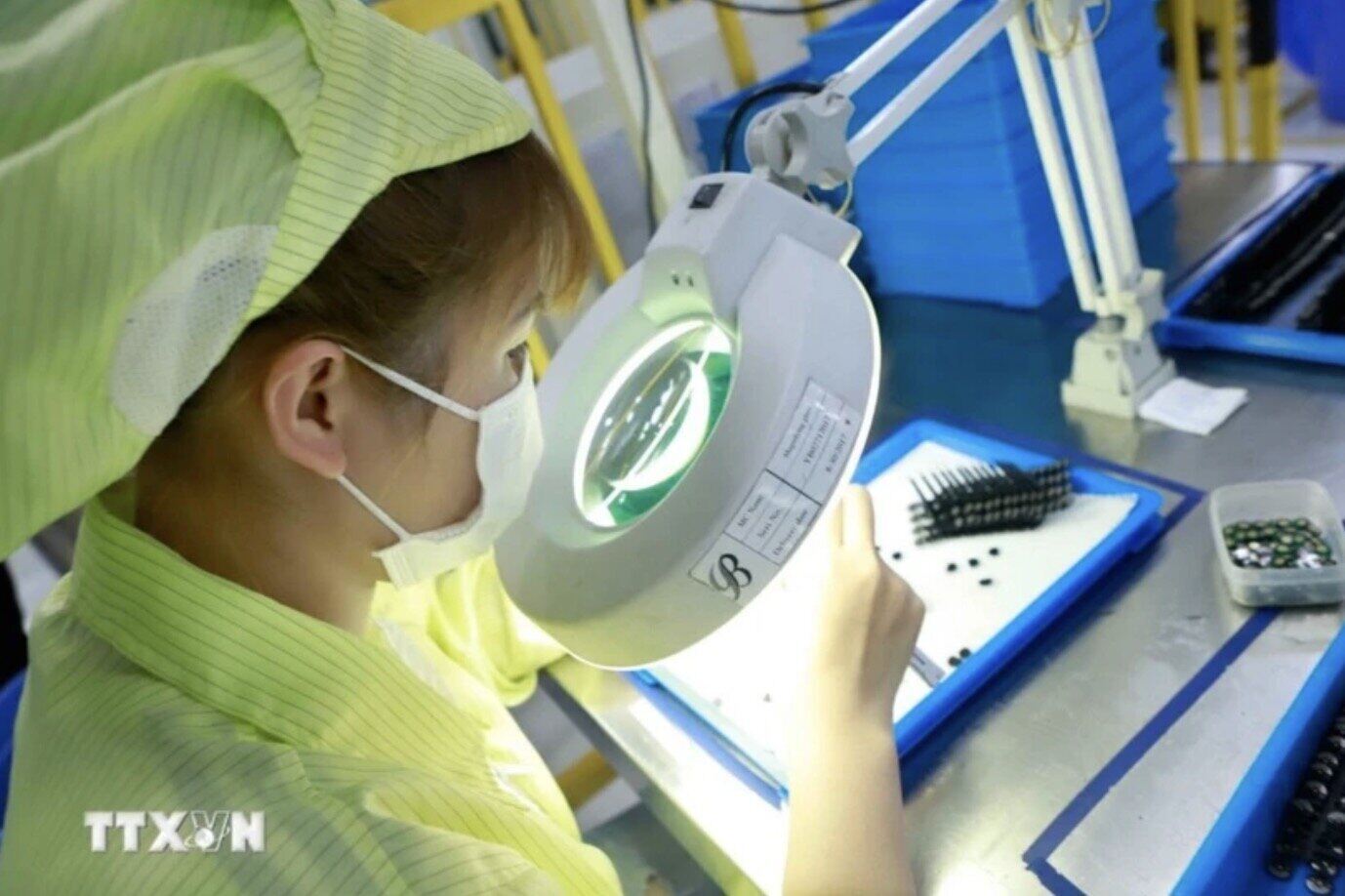 Standard Chartered assessed that Vietnam's economic prospects are enhanced by strong integration into the global trade network through many free trade agreements, along with FDI inflows. Photo: VNA