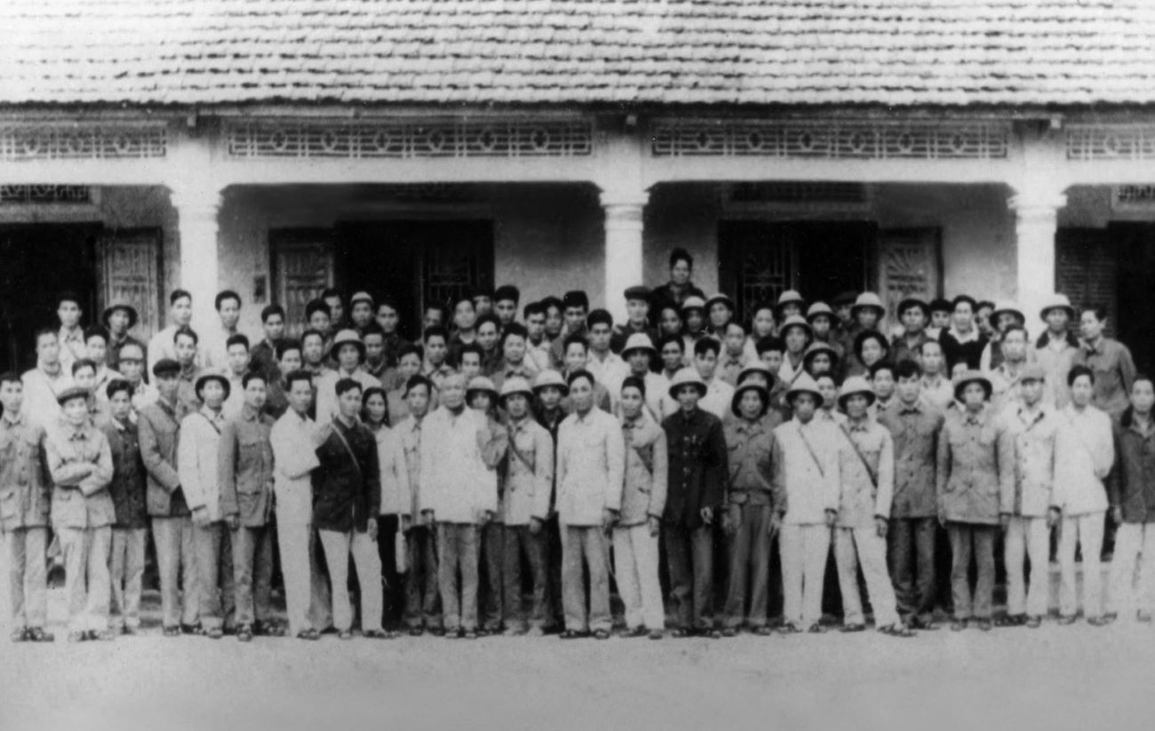 Can bo, chien si Cong an Thanh Hoa xung phong len duong chi vien cho chien truong mien Nam (dot 2/1972). Anh: CATH