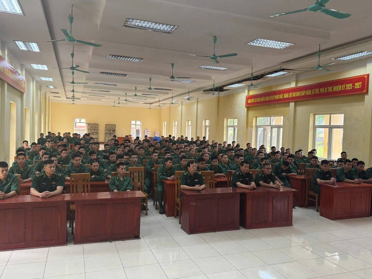 Chien si BDBP huong ve mien Nam qua man anh nho. Anh: Tan Van