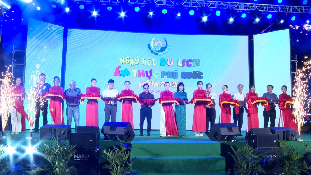 Khai mac Ngay hoi Du lich, Am thuc Phu Quoc nam 2025 vao toi 29.4. Anh: Xuan Nhi