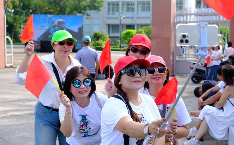 Can Tho people eagerly celebrate April 30