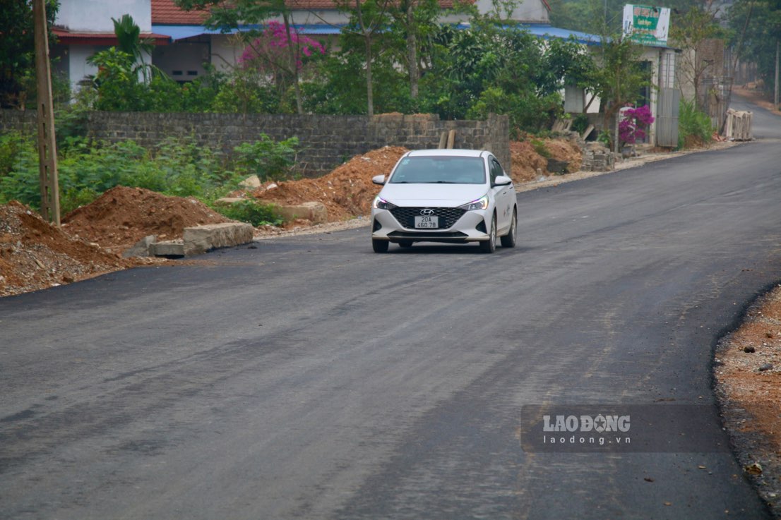 Nguoi dan di lai an toan, khong con lo nguy co tai nan. Anh: Nguyen Hoan.
