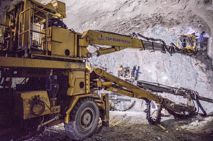 Workers work through the April 30 ceremony at the Quang Ngai - Hoai Nhon Expressway construction site. Photo: Vien Nguyen.