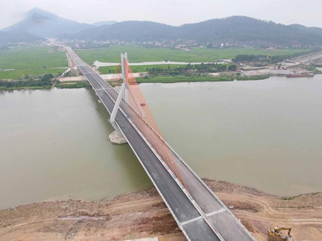Cầu dây văng đầu tiên ở Bắc Giang thông xe trong 2 ngày nghỉ lễ