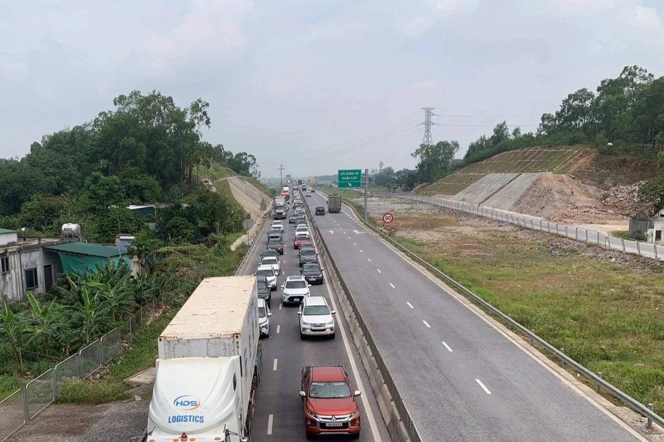 El tramo de Yangzhou, Shenyang, tiene un atasco local debido a que el tunel Shen Wu tiene solo dos carriles. Imagen de la ciudad de Hong Kong