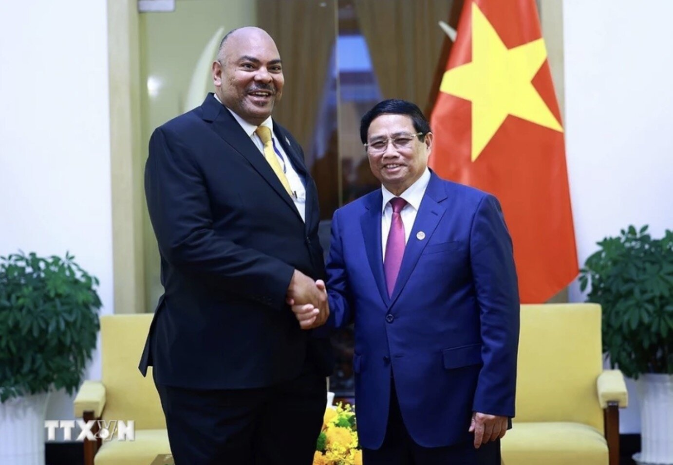 At the meeting with Politburo member and Prime Minister Pham Minh Chinh, Minister of Foreign Affairs and East African Cooperation, United Republic of Indonesia, expressed their impression of General Secretary To Lam's strong message at the Commemoration Ceremony on Vietnam's future development and Vietnam's responsible commitments to the international community. Photo: VNA