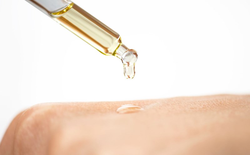 Regular skin care helps the skin regenerate collagen better. Photo: HUENG Son