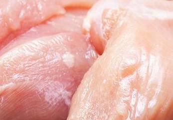 Chicken breast can help you sleep well if eaten at the right time of the day. Photo: Kieu Vu