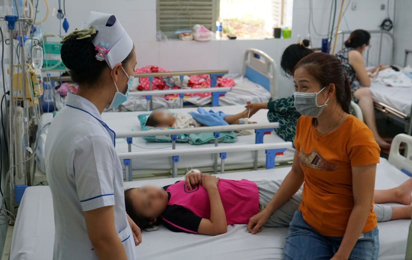 Children with dengue fever. Photo: Thanh Chan
