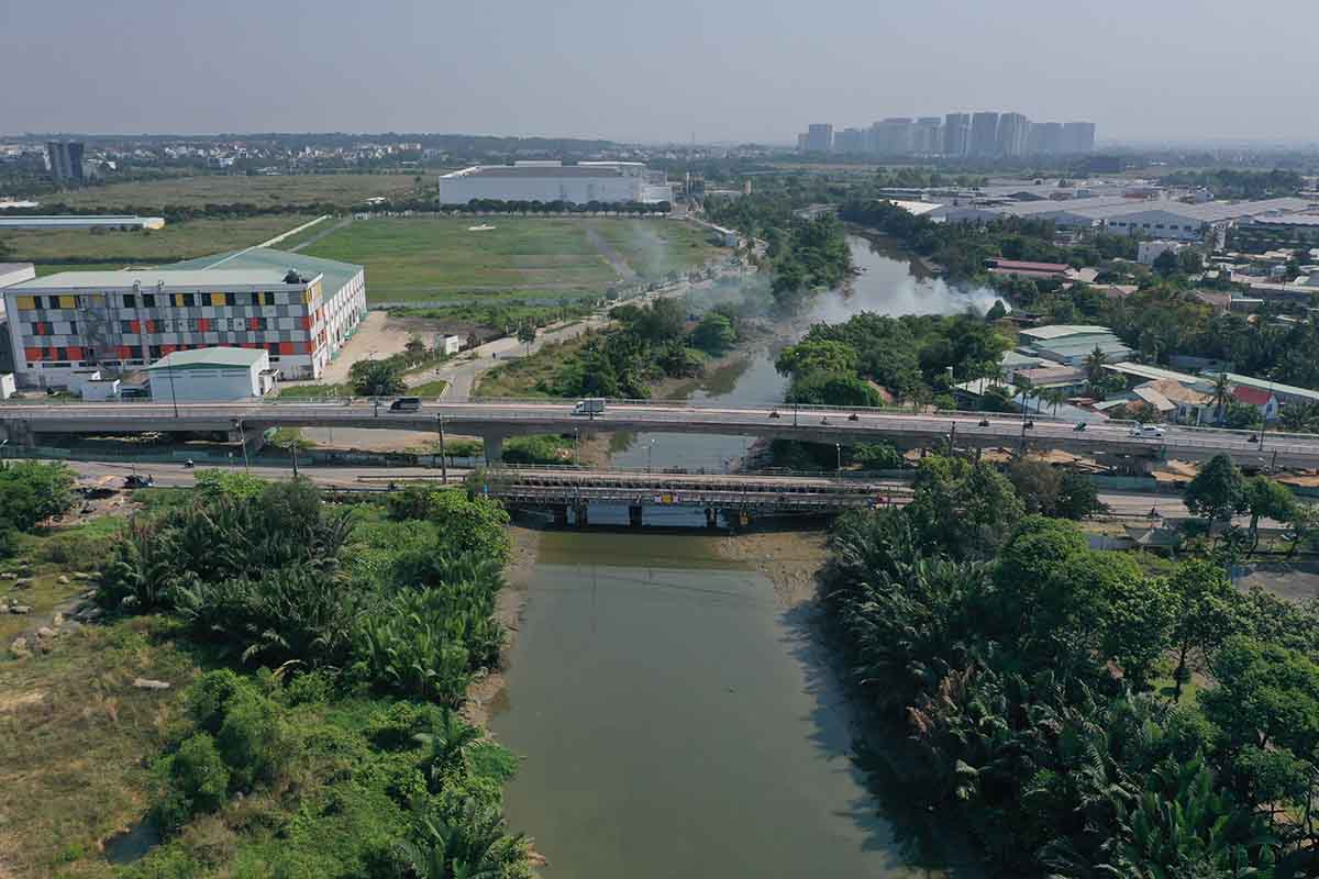 Los medios de transporte por via fluvial seran restringidos a traves del Arroyo Trau Trau para la construccion del Puente Tang Long. Foto: Su hermano