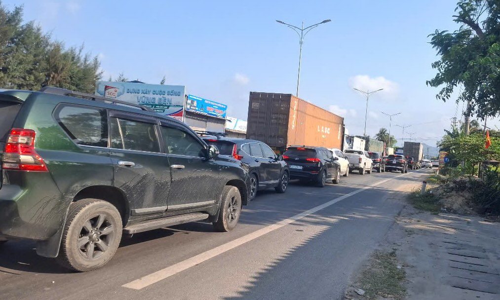 El trafico hacia el Puente de la Estrella hace que el camino a traves de este atasco se extienda mas de un kilometro. Imagen de la pagina web de la Universidad de Hong Kong