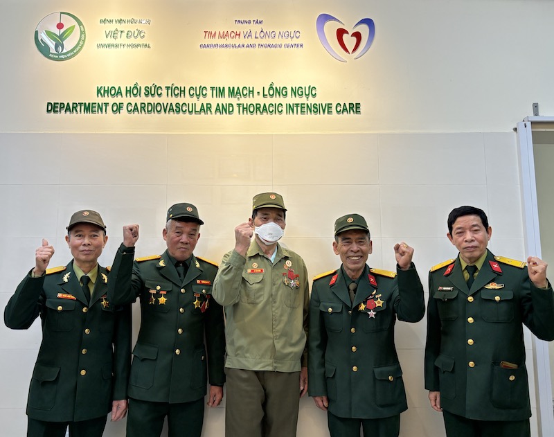 The war invalid was revived thanks to a heart transplant, happily returning to his teammates. Photo: BVCC