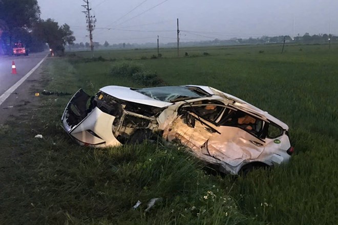 Hien truong vu tai nan giao thong nghiem trong lam tai xe taxi tu vong tai Dien Bien. Anh: Thanh Binh