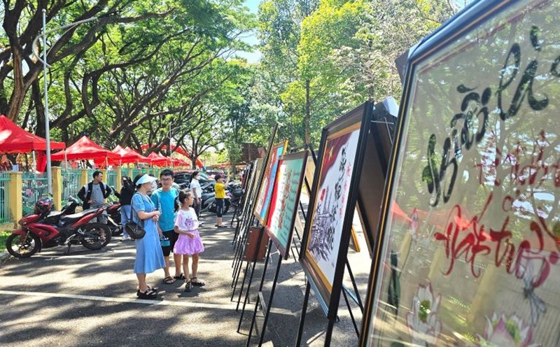 The calligraphy works are on display at the Dak Lak Provincial Museum. Photo: Thanh Quynh