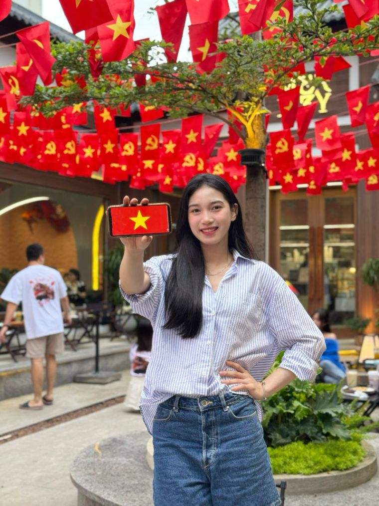 Chu cong Nguyen Thi Phuong rang ro trong dip nghi le 30.4. Anh: Nhan vat cung cap