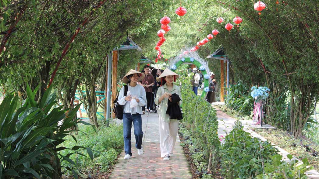 Durante las vacaciones, los lugares turisticos de Can Tho se abren a los visitantes.