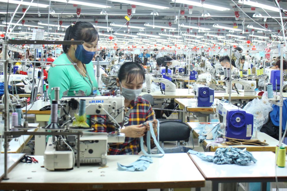 Co gan 19.000 nguoi lao dong dang lam viec tai doanh nghiep tai cac Khu cong nghiep tinh An Giang duoc nhan thuong dip nghi le 30.4. Anh: Lam Dien