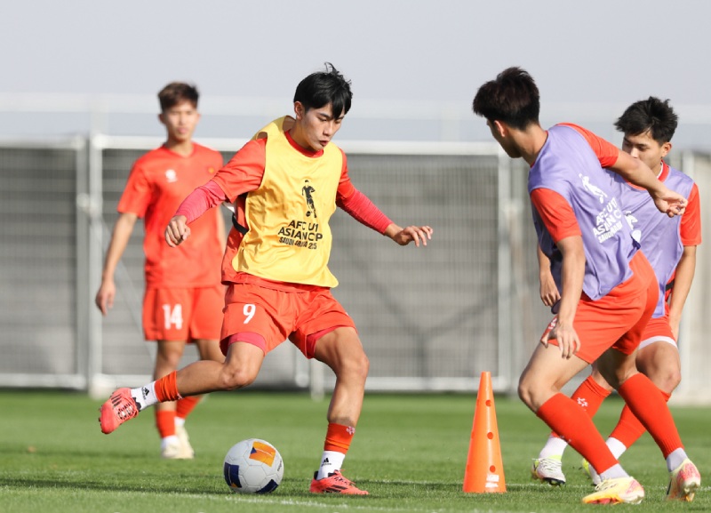 U17 Vietnam meets U17 Australia in the 2025 U17 Asian Cup group stage. Photo: VFF