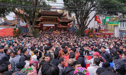 Người dân và du khách đổ về lễ hội Kỳ Cùng - Tả Phủ tại Lạng Sơn. Ảnh: Khánh Linh