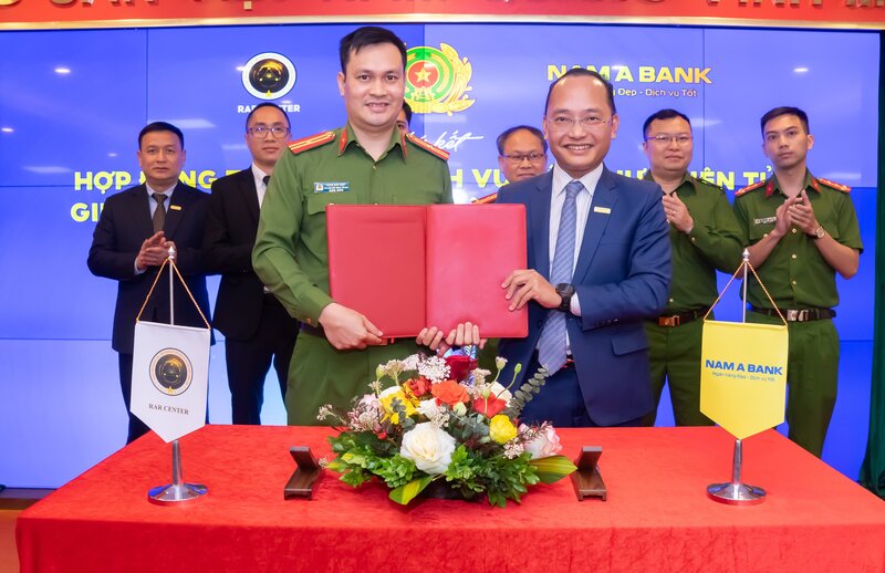 Nam A Bank va Trung tam RAR hop tac xac thuc dien tu qua VNeID