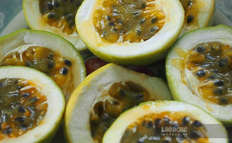 Eating passion fruit regularly helps sleep well. Photo: Phuong Anh