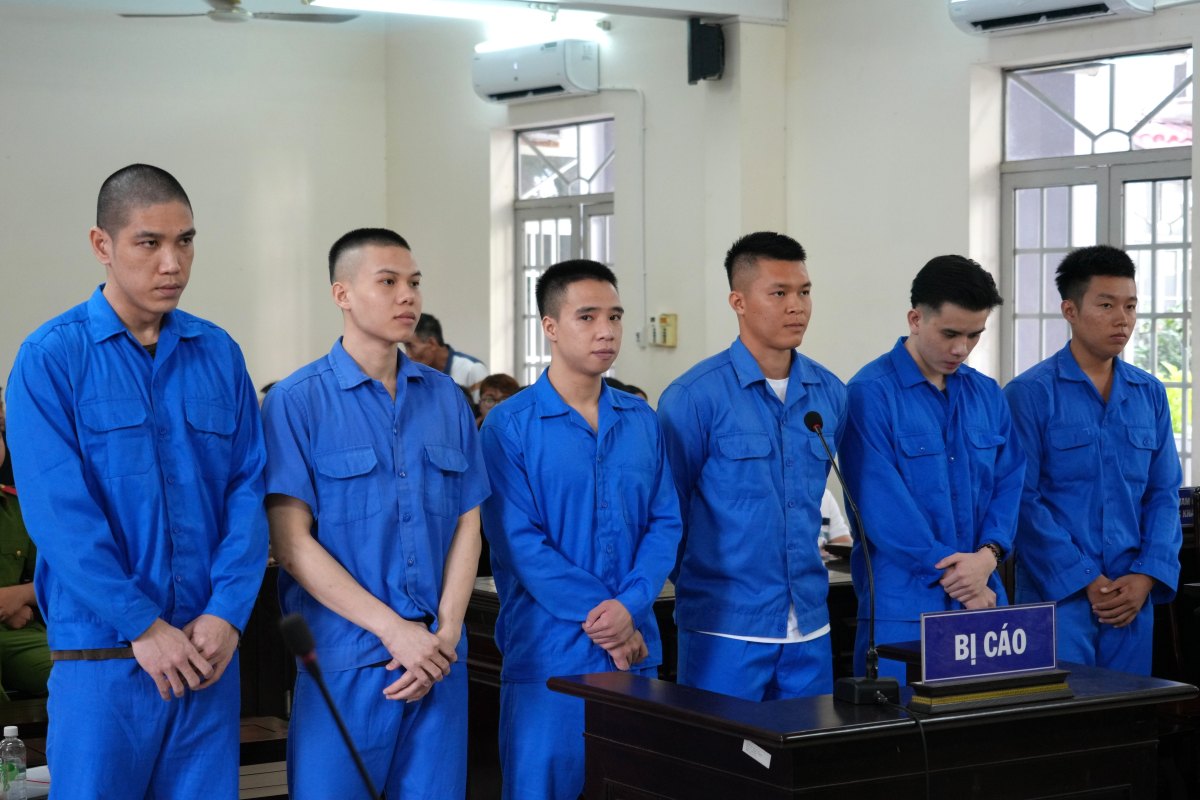 6 cựu cầu thủ đội bóng Bà Rịa - Vũng Tàu bị xét xử vì tham gia đánh bạc. Ảnh: Thành An