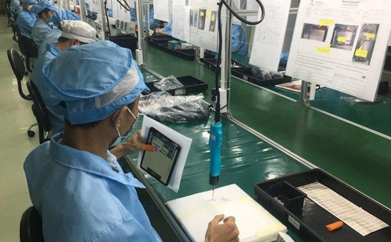 Electronic components production line in Vietnam. Many exported Vietnamese products have just been taxed by the US, including the group of semiconductor components and special metals. Photo: Thanh Hai.
