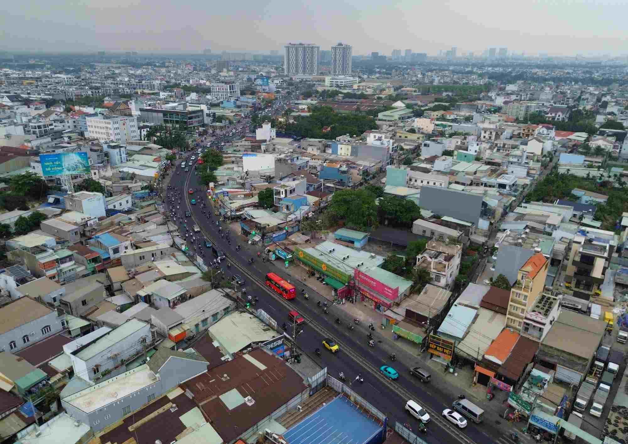 National Highway 13 through Thu Duc City (HCMC) will be expanded to 60 m. Photo: Minh Quan
