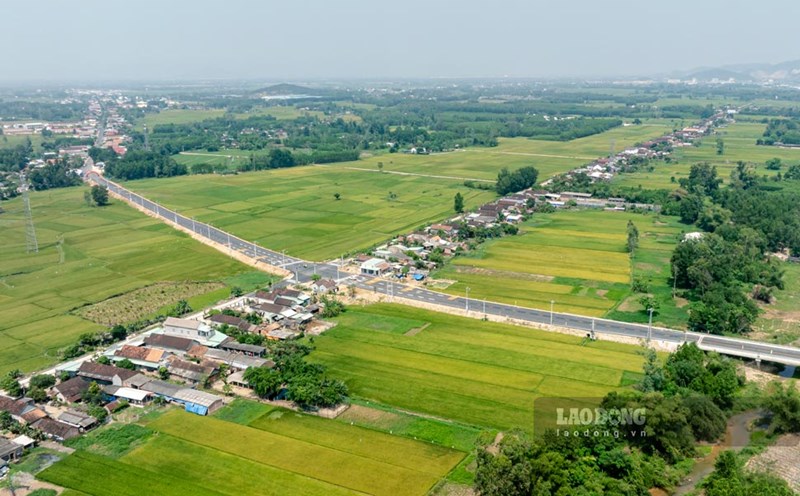The route connecting National Highway 19 to Becamex VSIP Binh Dinh Industrial Park connecting to Quy Nhon Port was inaugurated at the end of March 2025. Photo: Dung Nhan