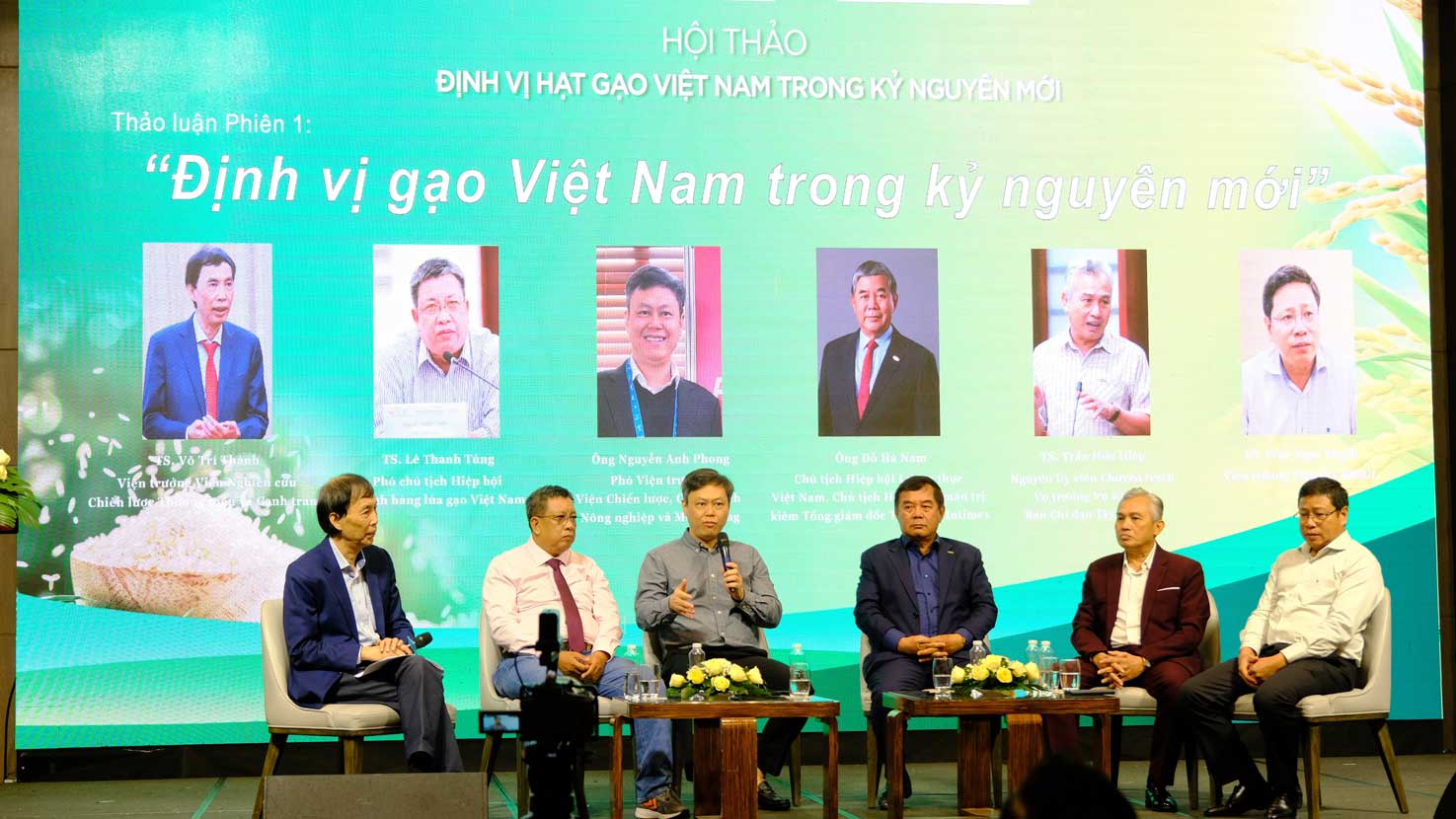 Thao luan tai hoi thao. Anh: My Ly
