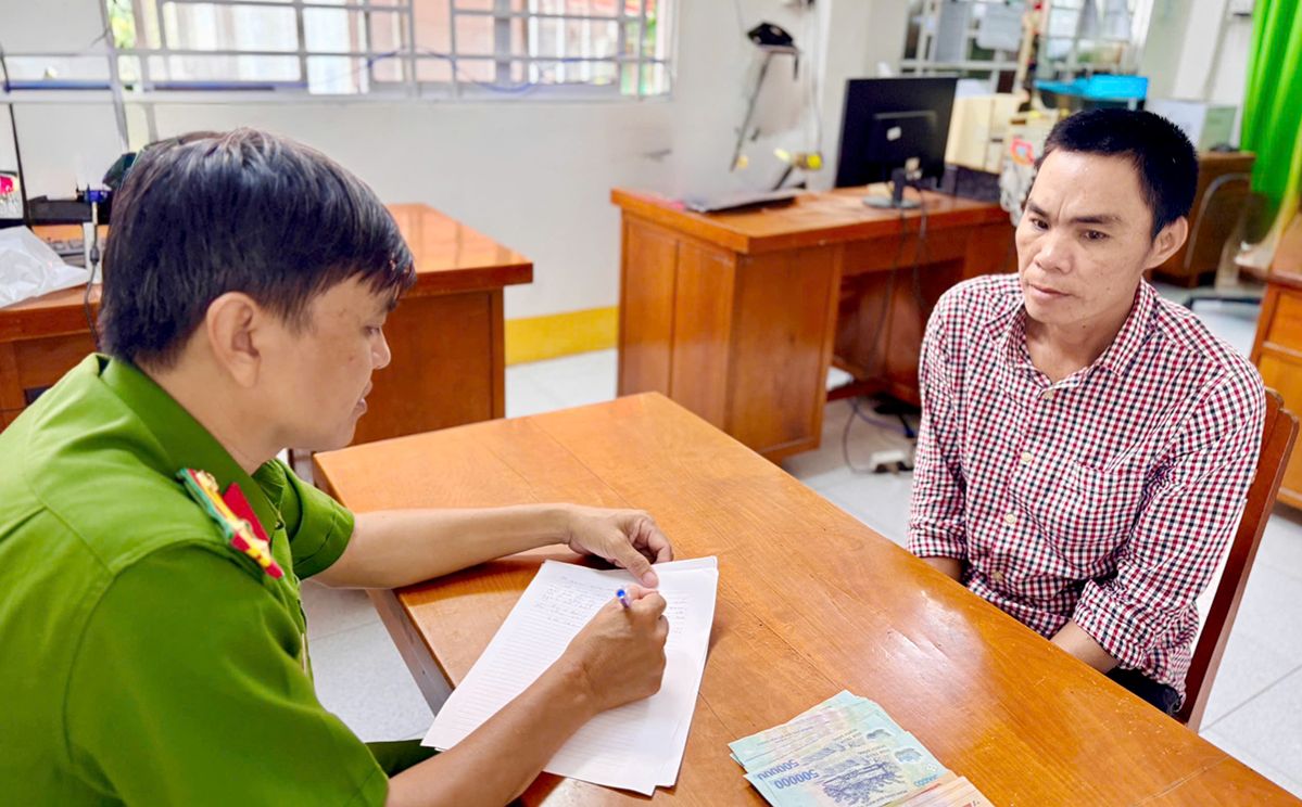 Doi tuong Huynh Nam Quoc khai hanh vi trom cap tai san. Anh: Cong an tinh An Giang