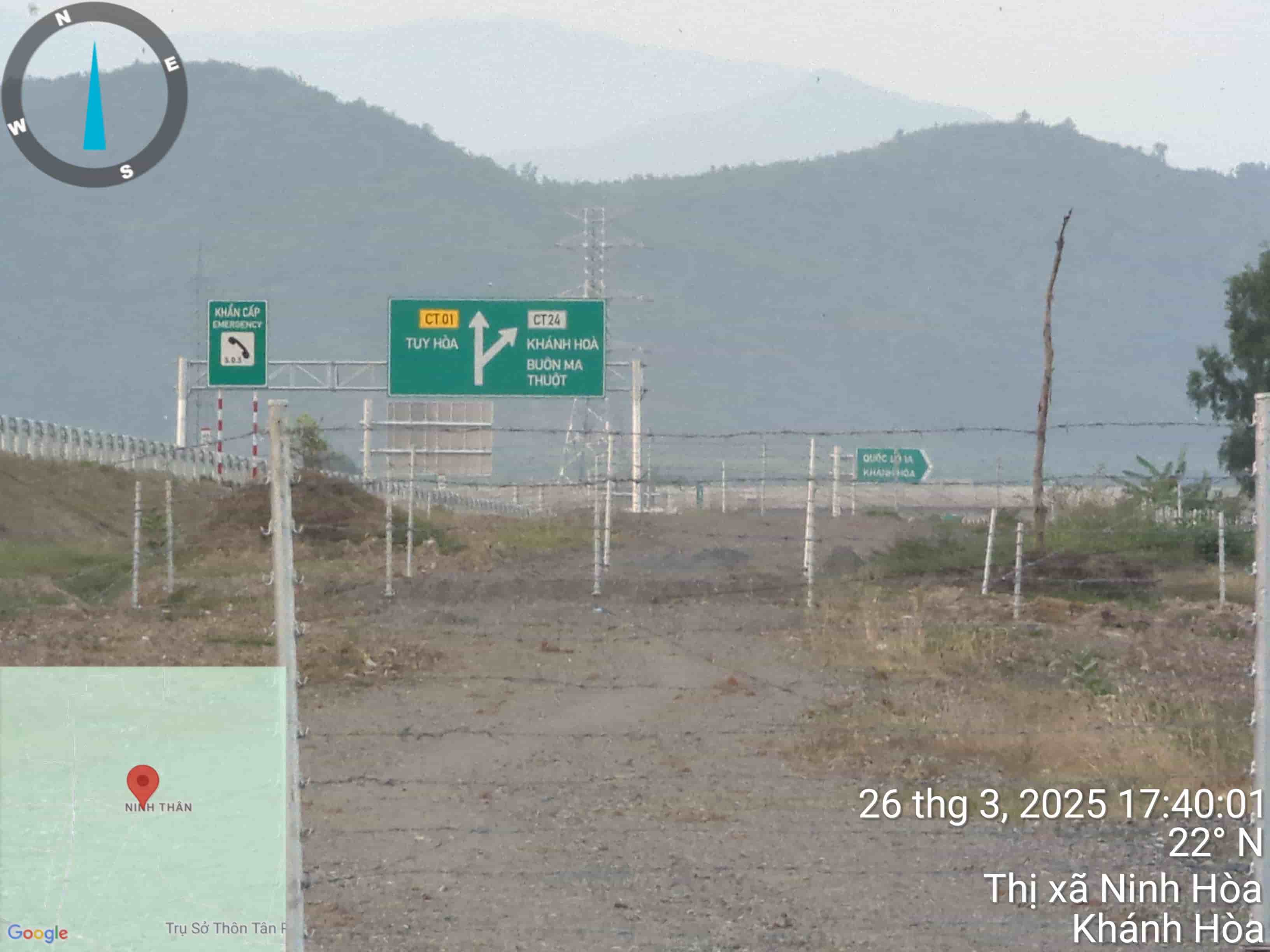 Người dân muốn sớm mở đường vào khu vực canh tác sau khi tuyến cao tốc Vân Phong - Nha Trang (Khánh Hòa) xây dựng xong. Ảnh: Xuân Huynh