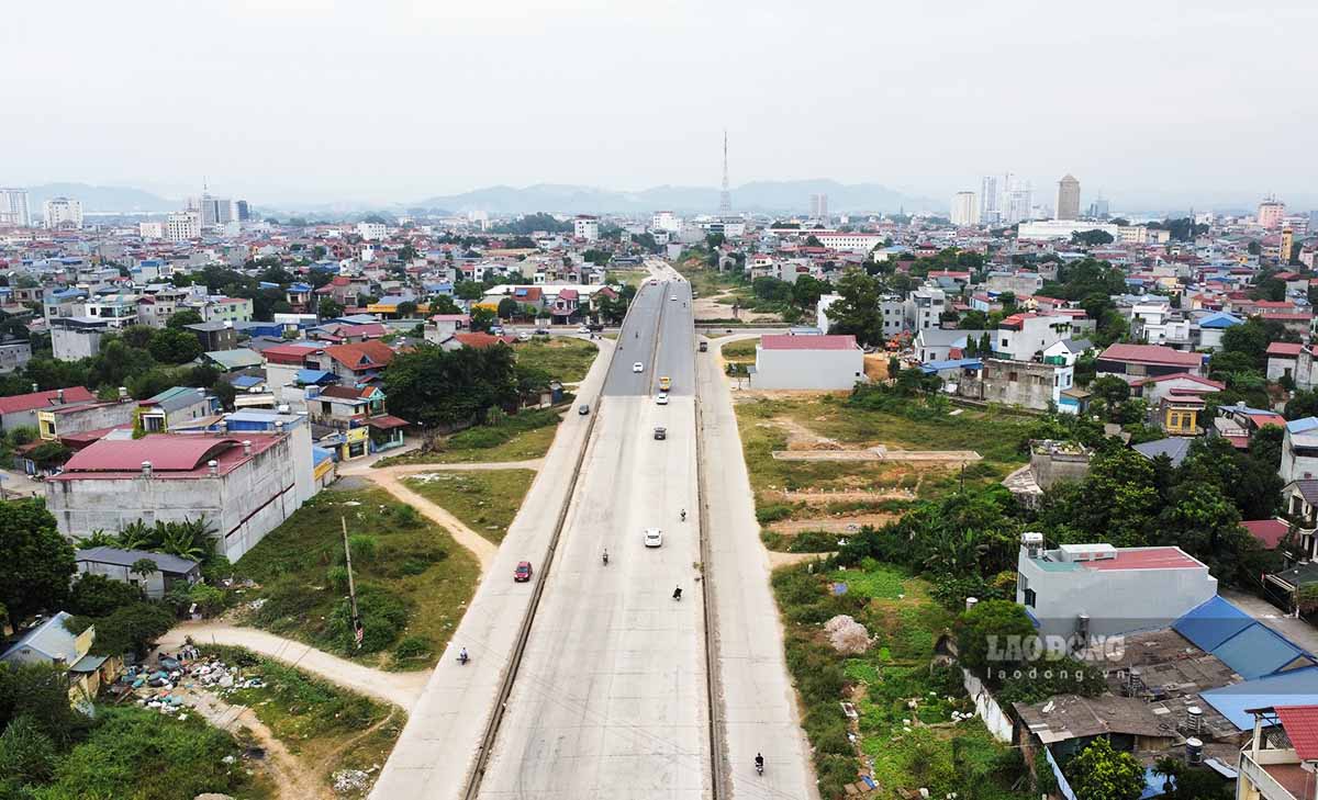 The Bac Son extended road project connecting Quang Trung ward with Phuc Xuan commune (Thai Nguyen city) is 9.5 km long. Photo: Nguyen Tung