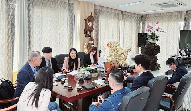 Representatives of BJ Korea International Co., Ltd. and the Korea Livestock Processing Association had a working trip to survey Vietnamese enterprises looking for highly skilled workers. Photo: Provided by the Organizing Committee