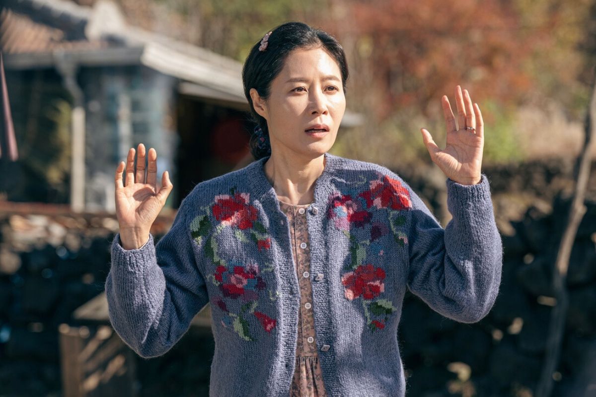 Moon So Ri plays middle-aged Ae Sun in "When Life Is for You, the tangerine". Photo: Netflix Producer