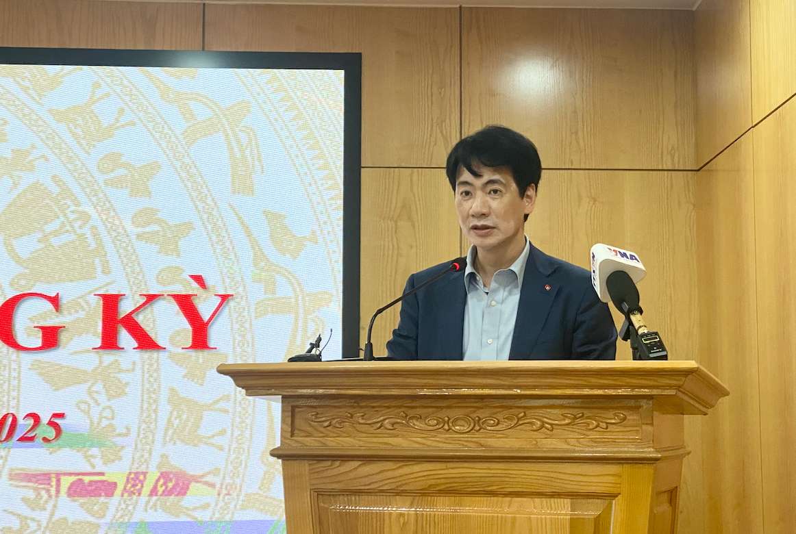 Mr. Ta Hoang Linh affirmed that before the 46% US tax rate, the Ministry of Industry and Trade is stepping up solutions to support businesses. Photo: Tuyet Lan
