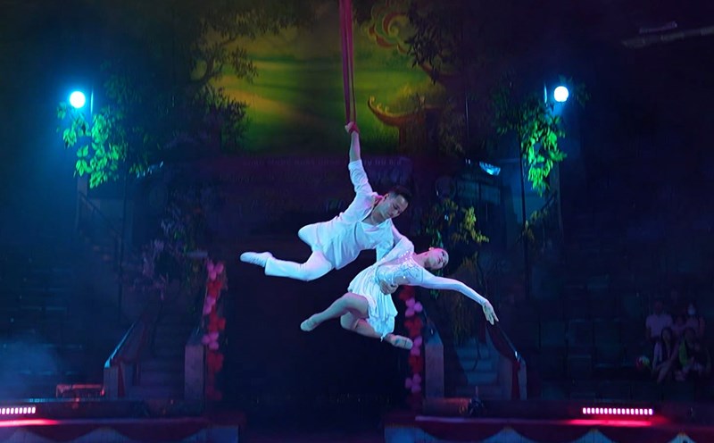 Young people passionate about keeping the fire of circus art
