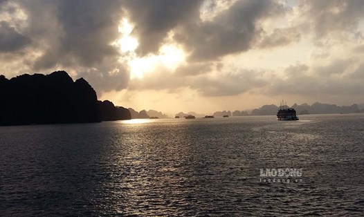 Tuyến số 3 và số 4 trên vịnh Hạ Long hiện chủ yếu thu hút khách quốc tế nghỉ đêm trên tàu du lịch. Ảnh: Nguyễn Hùng