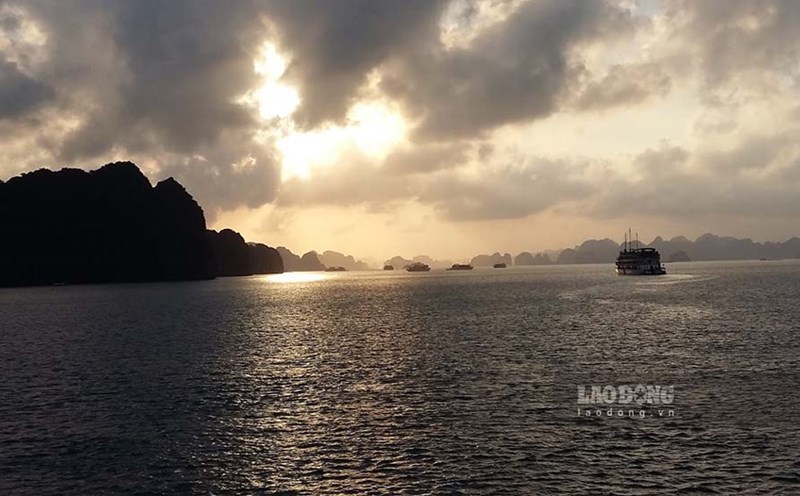 Routes No. 3 and No. 4 on Ha Long Bay currently mainly attract international visitors to stay overnight on tourist boats. Photo: Nguyen Hung