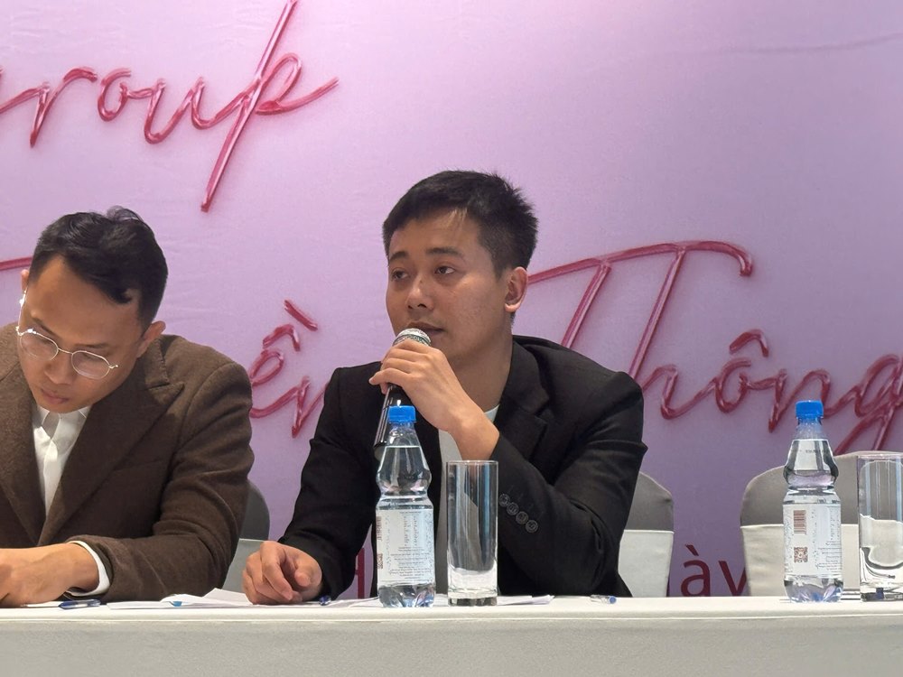 Quang Linh Vlogs spoke at a recent press conference. Photo: Dinh Truong