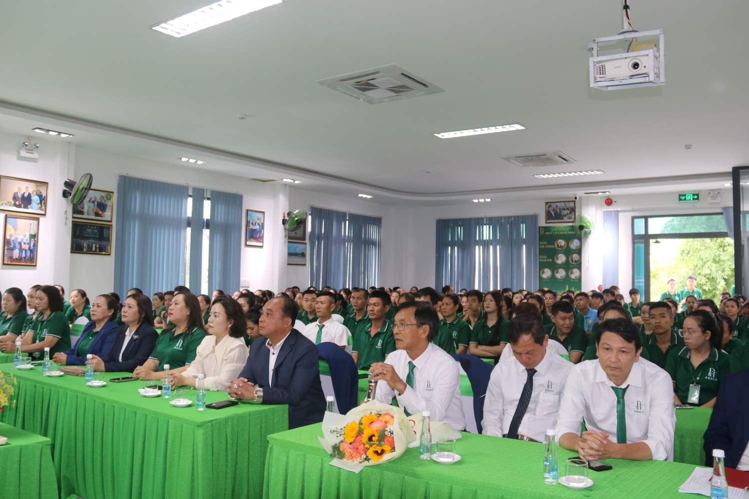 Hoi nghi Nguoi lao dong D&T Group thong qua nhieu noi dung quan trong lien quan den chinh sach danh cho cong nhan lao dong nam 2025. Anh: Phuong Linh