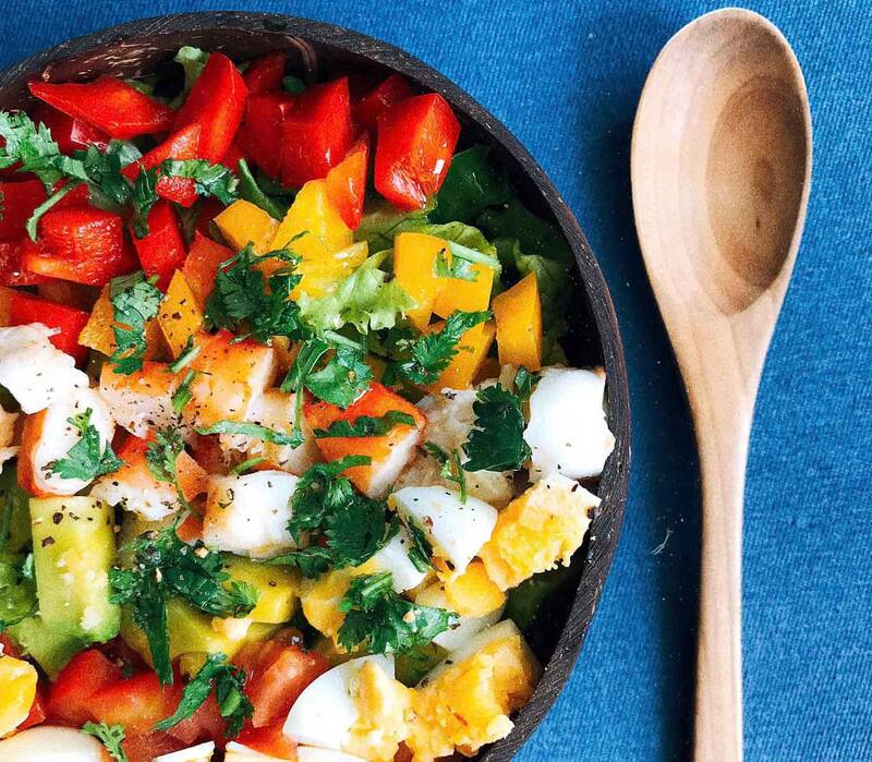 We can add salads to lunch to help prevent high blood sugar. Photo: Ha May