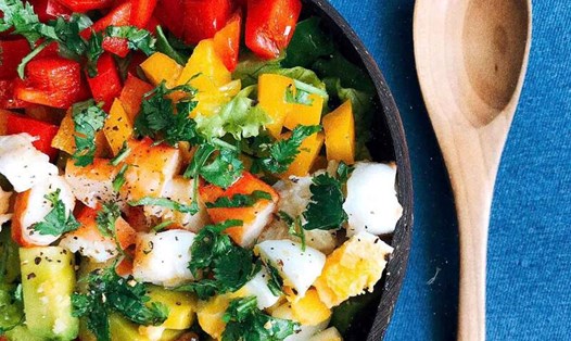 Chúng ta có thể bổ sung salad cho bữa trưa giúp ngăn đường huyết cao. Ảnh: Hạ Mây