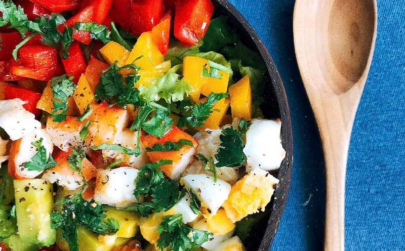 We can add salads to lunch to help prevent high blood sugar. Photo: Ha May
