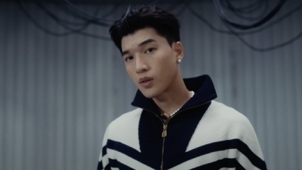 HIEUTHUHAI in the MV "Crocodile Water". Photo: Cut from video