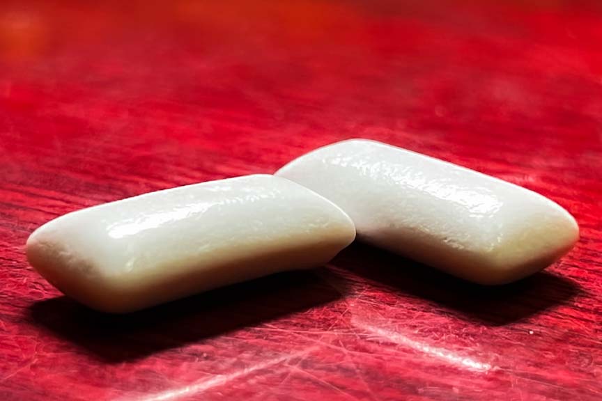 Chewing gum can help reduce stress and increase concentration. But it can also have a negative impact on the brain if not controlled. Photo: Cat Tien