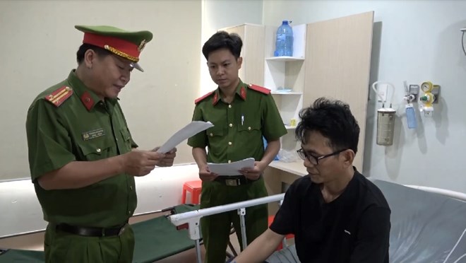 Không chấp nhận ly hôn, chồng đâm vợ nhiều nhát tử vong