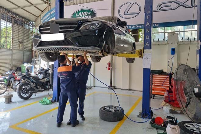 Rectifying cars to improve appearance or performance is a hobby of many car owners. However, these changes can pose many potential risks to safety. Photo: Xuyen Dong