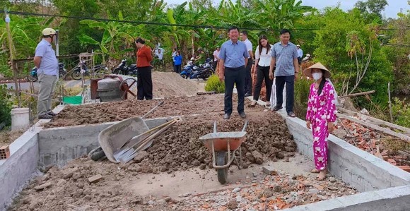 Many localities in Ca Mau urgently implement programs to eliminate temporary and dilapidated houses. Photo: Nhat Ho